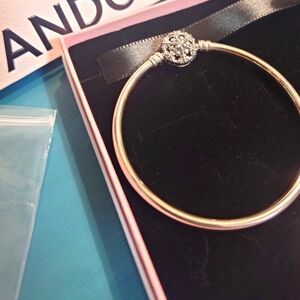 Pandora Moments Sparkling Snowflake Clasp Bangle NWT, NIB, SOLD-OUT ONLINE